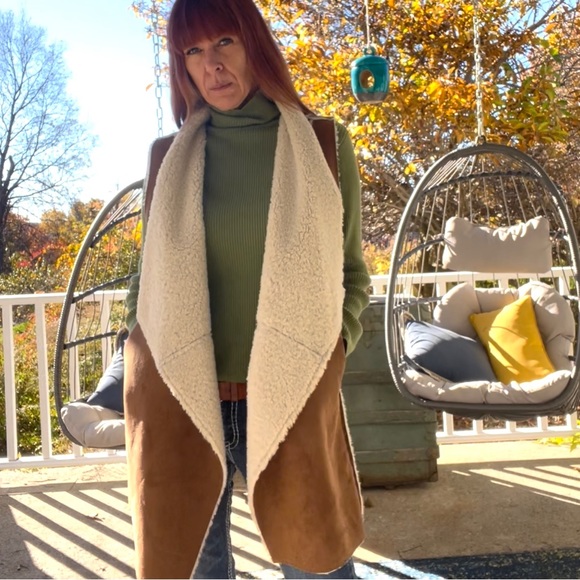 Fleece Lined Faye Suede Vest - Picture 11 of 13